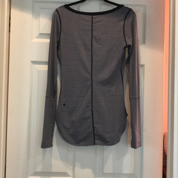 Lululemon 🍋 rare button front long sleeve shirt - Picture 3 of 4